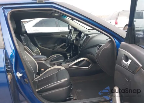 2015 Hyundai Veloster Turbo z USA, uszkodzony, nr VIN KMHTC6AE4FU241994